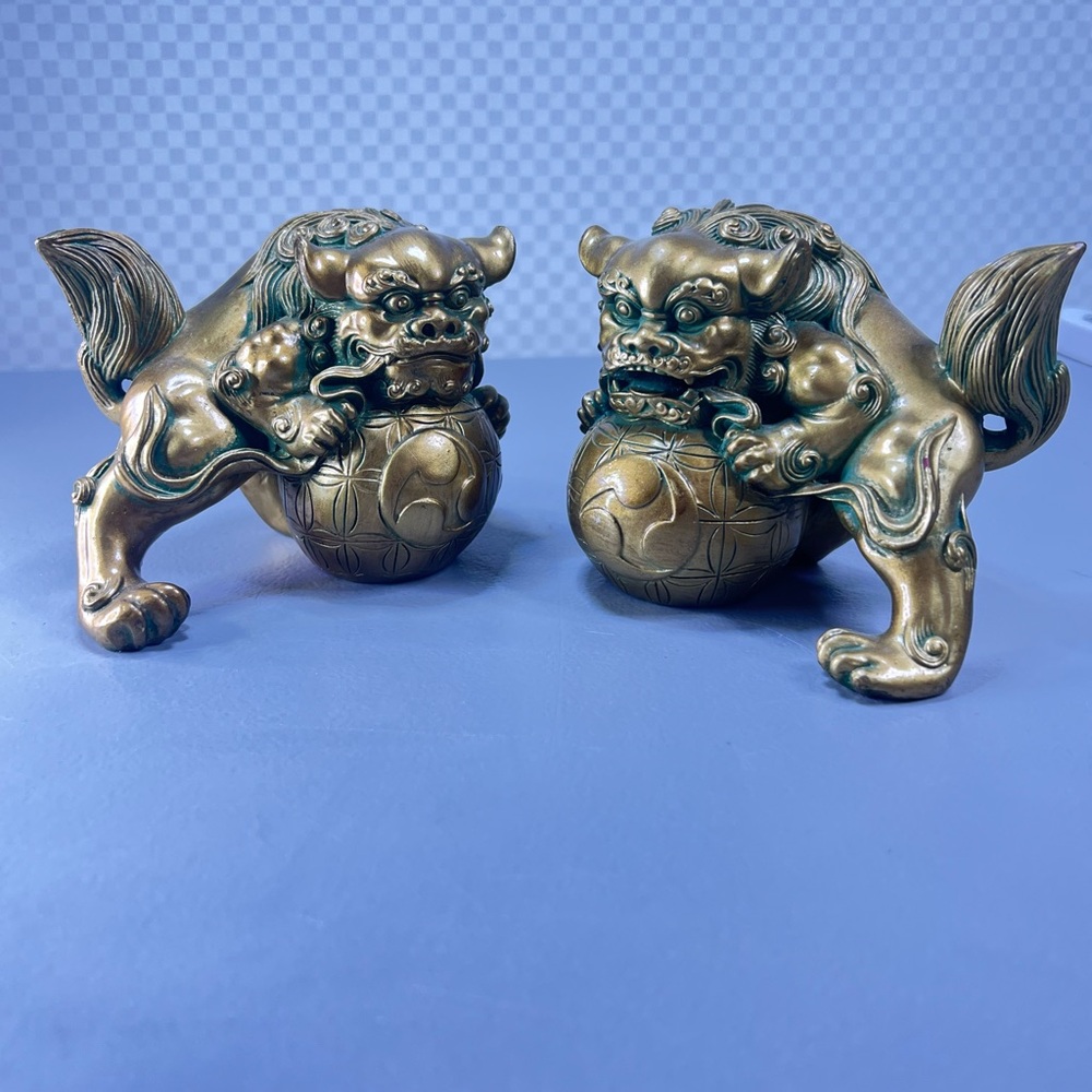 Vintage Brass Foo Dog Statues Pair Chinese Guardian Lions Gold & Green Feng Shui - Picture 9 of 13